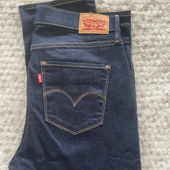 LEVI’S JEANS! ⭐️ - Picture 2 of 4
